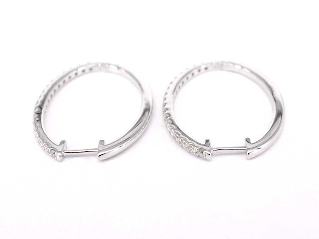 Witgouden creolen oorbellen met diamanten - afbeelding 7 van  8