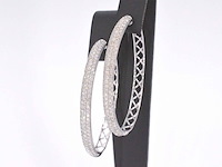 Witgouden creolen oorbellen met diamanten - afbeelding 5 van  10