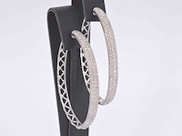 Witgouden creolen oorbellen met diamanten - afbeelding 6 van  10