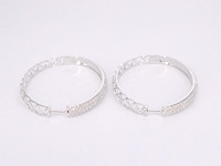 Witgouden creolen oorbellen met diamanten - afbeelding 7 van  10