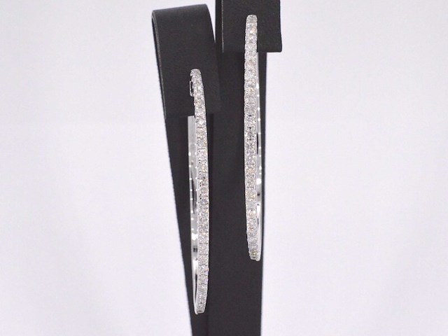 Witgouden creolen oorbellen met diamanten - afbeelding 1 van  7