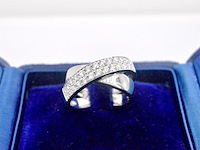 Witgouden cross-over rij ring met briljant geslepen diamanten - afbeelding 11 van  12