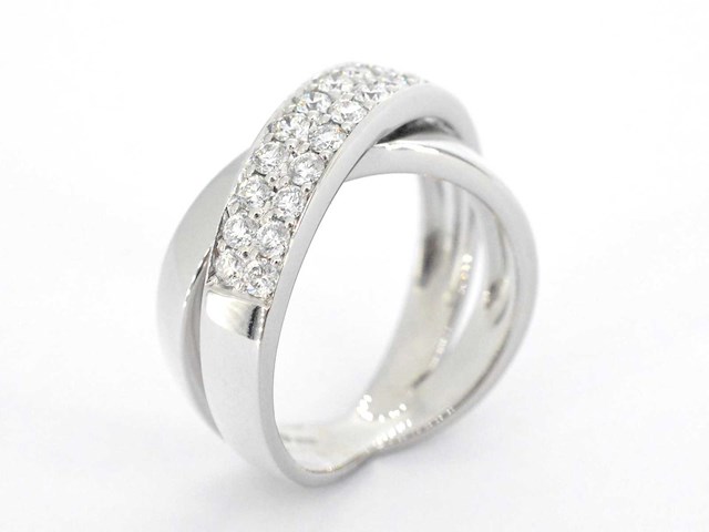 Witgouden cross over rij ring met briljant geslepen hoge kwaliteit diamanten - afbeelding 7 van  11