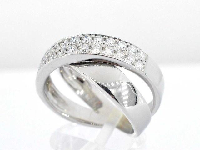 Witgouden cross over rij ring met briljant geslepen hoge kwaliteit diamanten - afbeelding 9 van  11