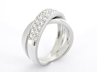 Witgouden cross-over rij ring met briljant geslepen kwaliteit diamanten - afbeelding 7 van  12