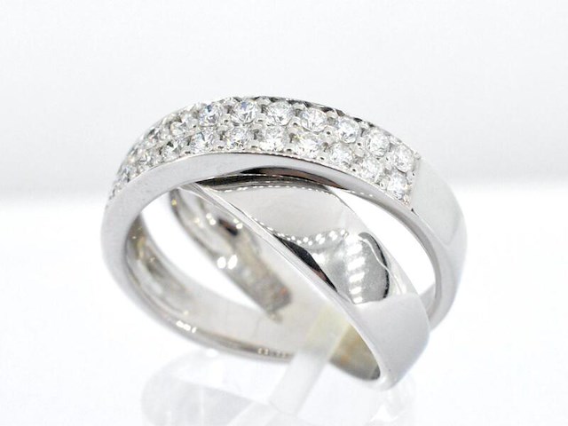 Witgouden cross-over rij ring met briljant geslepen kwaliteit diamanten - afbeelding 9 van  12