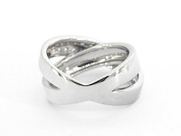 Witgouden cross over rijring met briljant geslepen diamanten - afbeelding 2 van  11