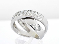 Witgouden cross over rijring met briljant geslepen diamanten - afbeelding 9 van  11