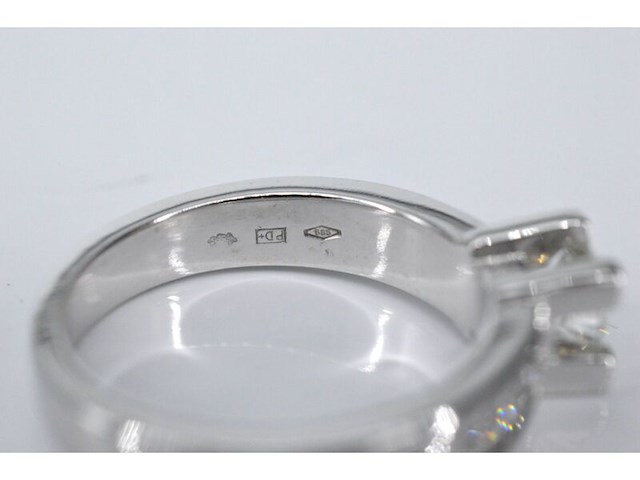 Witgouden demi-alliance met briljant en diamanten - afbeelding 5 van  7