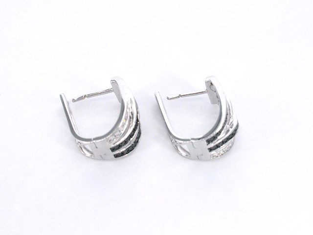 Witgouden design oorbellen met witte en zwarte (enhanced) briljant geslepen diamanten - afbeelding 7 van  10