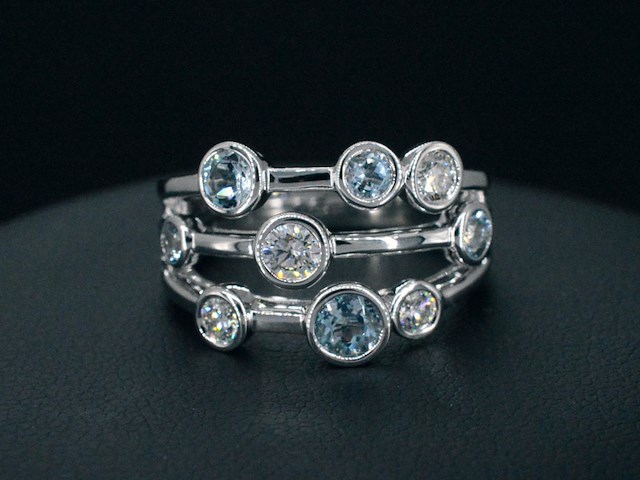 Witgouden design ring met aquamarijn en diamant - afbeelding 1 van  4