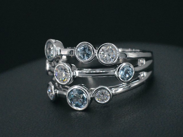 Witgouden design ring met aquamarijn en diamant - afbeelding 2 van  4