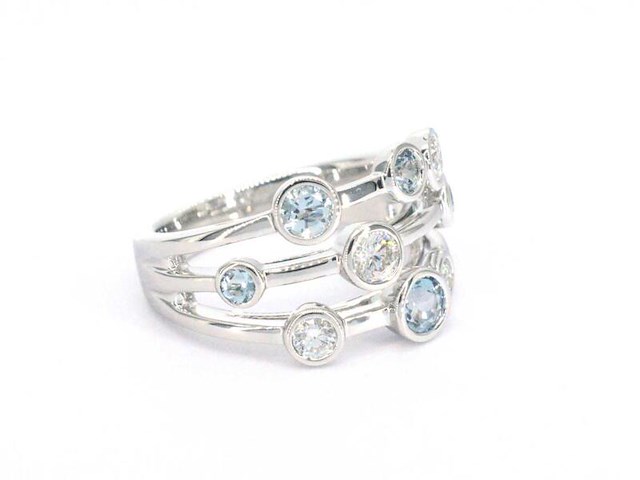 Witgouden design ring met aquamarijn en diamant - afbeelding 7 van  10