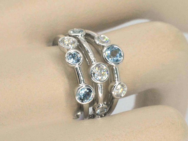 Witgouden design ring met aquamarijn en diamant - afbeelding 2 van  9