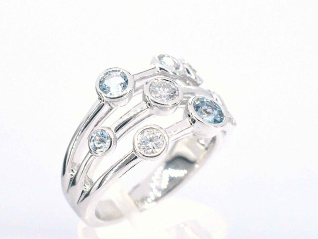 Witgouden design ring met aquamarijn en diamant - afbeelding 4 van  9