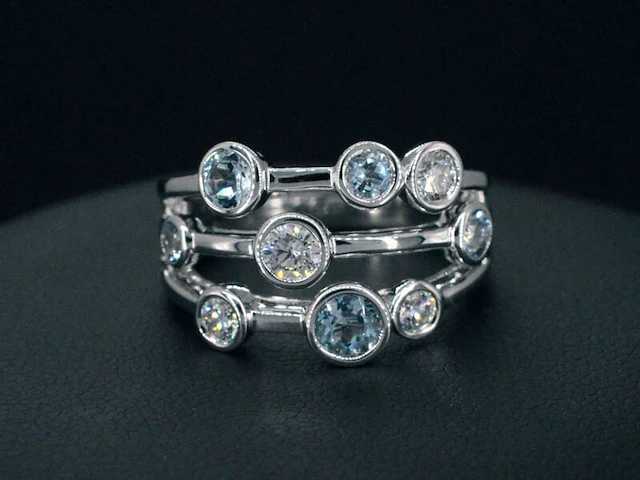 Witgouden design ring met aquamarijn en diamant - afbeelding 1 van  9