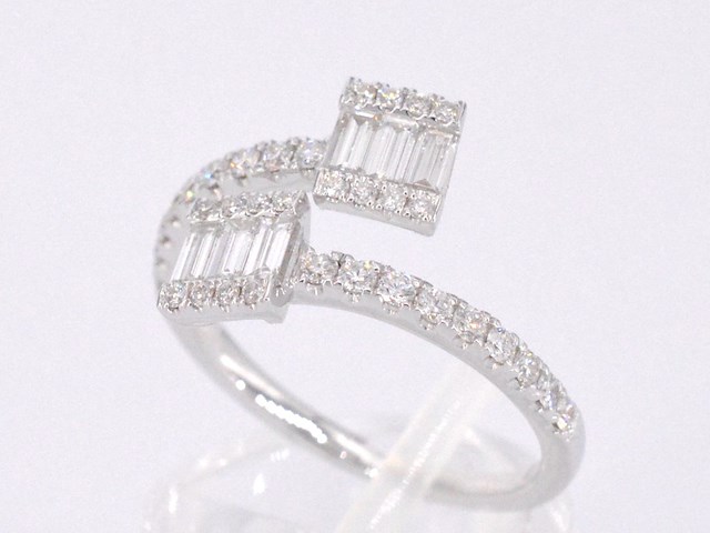 Witgouden design ring met briljant en baguette - afbeelding 6 van  11