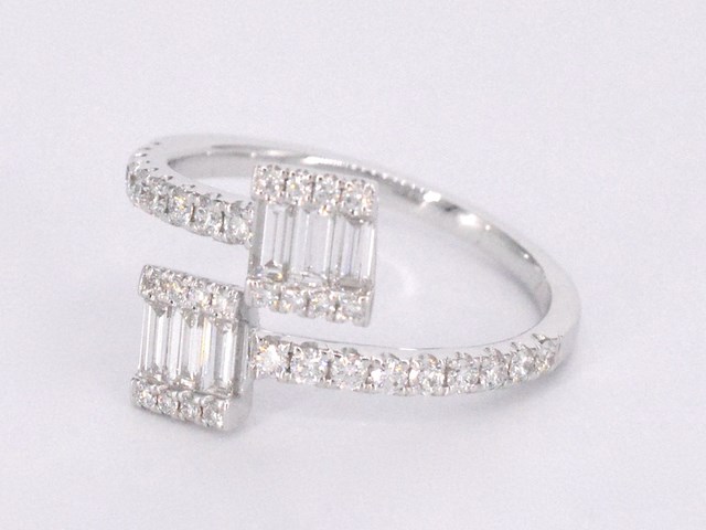 Witgouden design ring met briljant en baguette - afbeelding 10 van  11