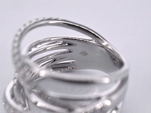 Witgouden design ring met diamanten - afbeelding 10 van  10