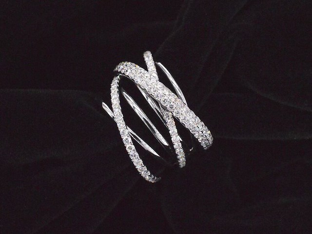 Witgouden design ring met diamanten - afbeelding 10 van  10