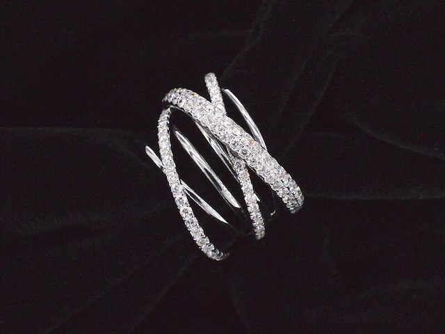 Witgouden design ring met diamanten - afbeelding 8 van  8