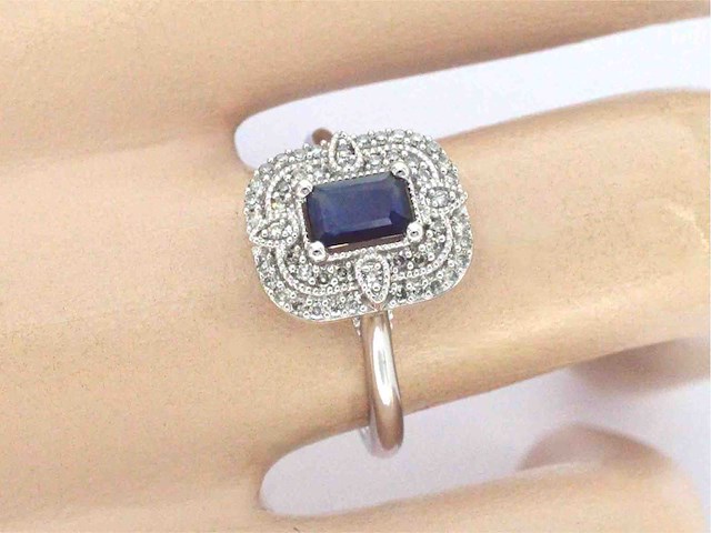 Witgouden design ring met een saffier en diamanten - afbeelding 3 van  10