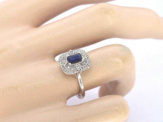 Witgouden design ring met een saffier en diamanten - afbeelding 10 van  10
