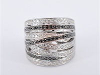 Witgouden design ring met witte en zwarte briljanten diamanten - afbeelding 7 van  10