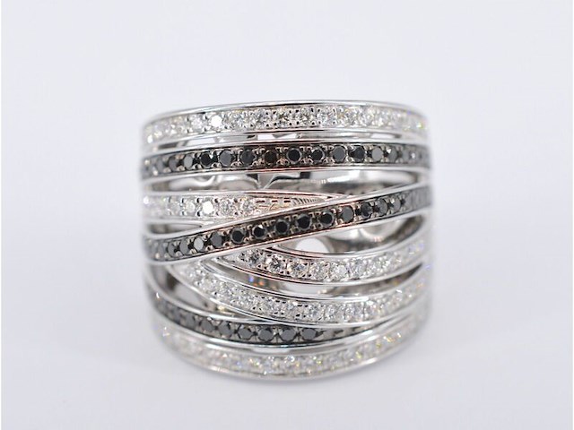 Witgouden design ring met witte en zwarte briljanten diamanten - afbeelding 6 van  8