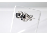 Witgouden diamanten entourage oorbellen met zwarte diamanten (enhanced) - afbeelding 5 van  11