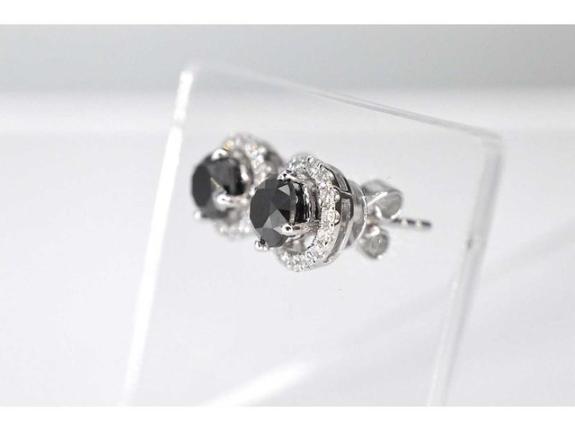 Witgouden diamanten entourage oorbellen met zwarte diamanten - afbeelding 3 van  10