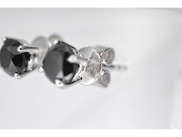 Witgouden diamanten entourage oorbellen met zwarte diamanten - afbeelding 5 van  10