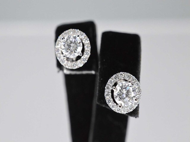 Witgouden diamanten entourage oorbellen van 1.50 carat - afbeelding 1 van  7