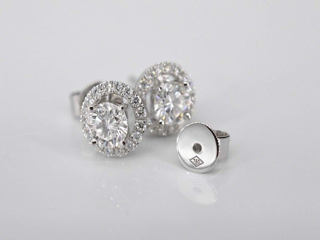 Witgouden diamanten entourage oorbellen van 1.50 carat - afbeelding 5 van  7