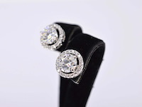 Witgouden diamanten entourage oorbellen van 1.80 carat - afbeelding 3 van  7