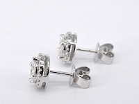 Witgouden diamanten oorbellen met een rand van briljanten - afbeelding 5 van  9