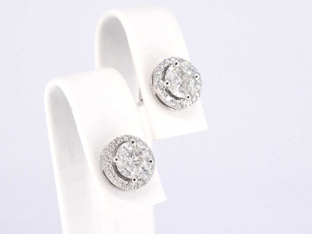 Witgouden diamanten oorbellen met rand van briljanten - afbeelding 5 van  8