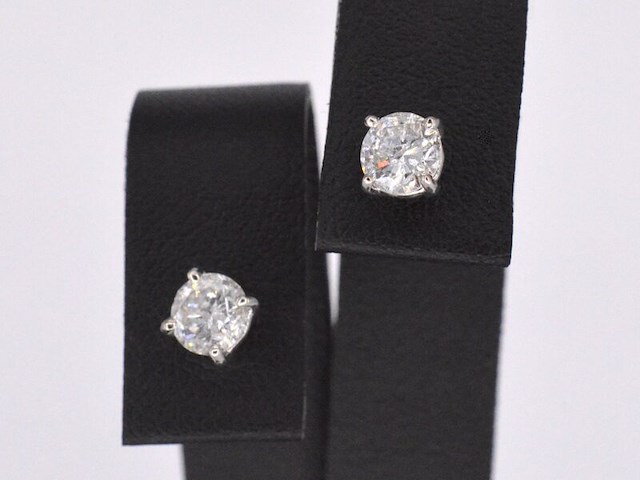 Witgouden diamanten oorbellen van 0.50 carat - afbeelding 1 van  9