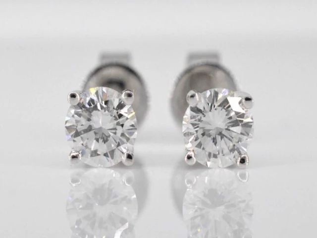 Witgouden diamanten oorbellen van 0.60 carat - afbeelding 1 van  4