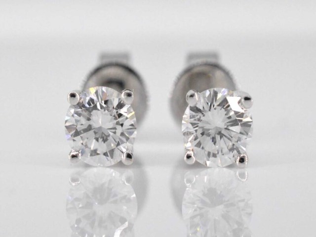 Witgouden diamanten oorbellen van 0.60 carat - afbeelding 1 van  4