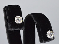 Witgouden diamanten oorbellen van 0.80 carat - afbeelding 1 van  7