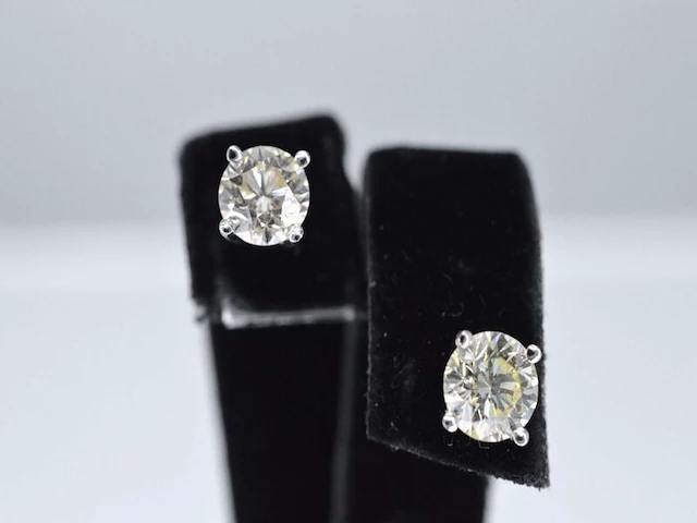 Witgouden diamanten oorbellen van 1.00 carat - afbeelding 3 van  6