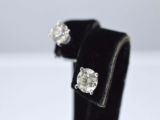 Witgouden diamanten oorbellen van 1.00 carat - afbeelding 4 van  6