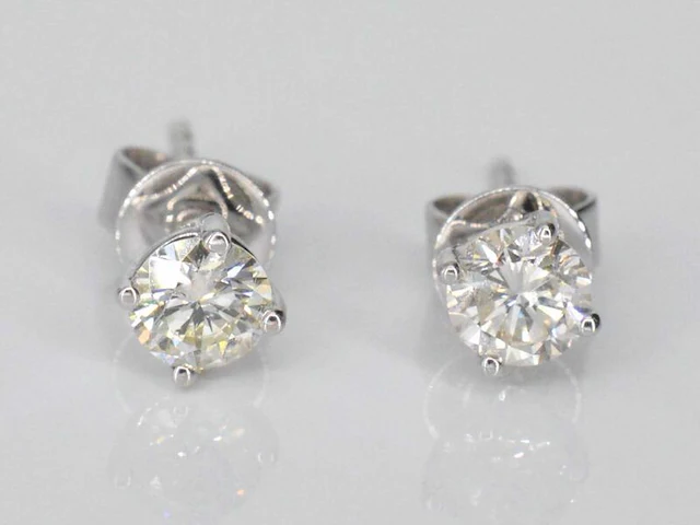 Witgouden diamanten oorbellen van 1.50 carat - afbeelding 1 van  7