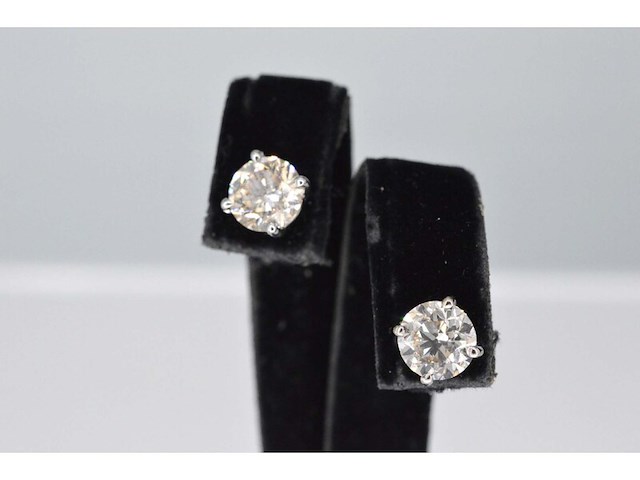 Witgouden diamanten oorbellen van 1.60 carat - afbeelding 1 van  7