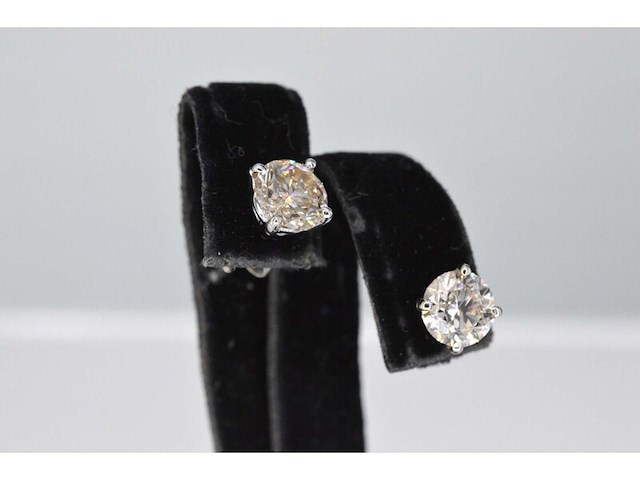 Witgouden diamanten oorbellen van 1.60 carat - afbeelding 3 van  7