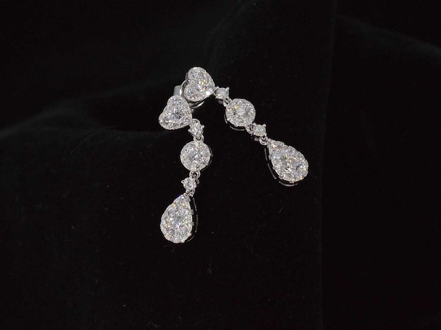 Witgouden diamanten oorhangers 1.50 carat - afbeelding 9 van  9