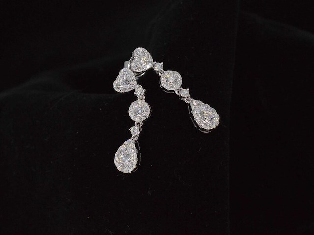 Witgouden diamanten oorhangers met diamanten 1.50 carat - afbeelding 9 van  10