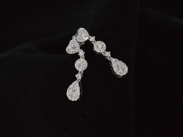 Witgouden diamanten oorhangers met diamanten 1.50 carat - afbeelding 9 van  10
