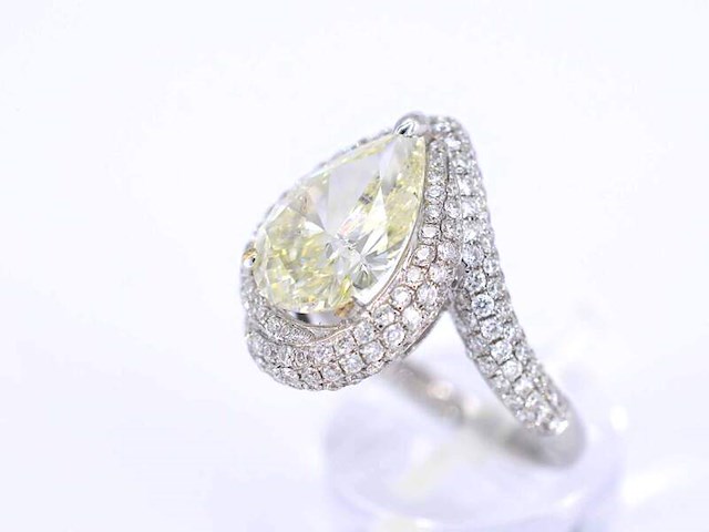 Witgouden diamanten ring met een pear shape diamant van 3.00 carat - afbeelding 3 van  8